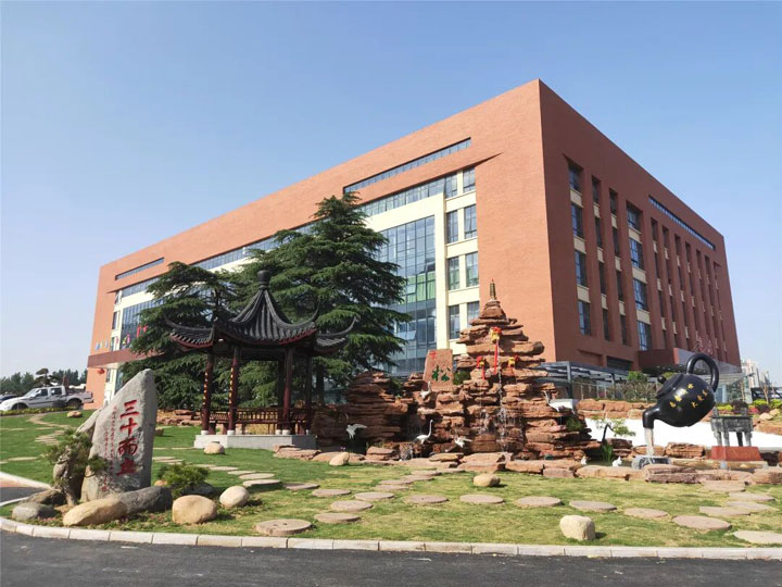 9月20日，上海瑞金医院普外科、血液科、消化内科、骨科专家莅临淮南东方医院集团广济医院、总医院坐诊、查房、手术