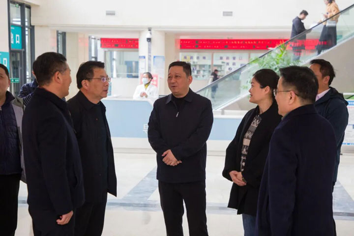 推进便民服务提升——凤台县医保经办便民服务能力提升工作调研活动走进凤凰医院